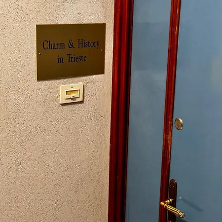 Charm & History In Appartement Trieste