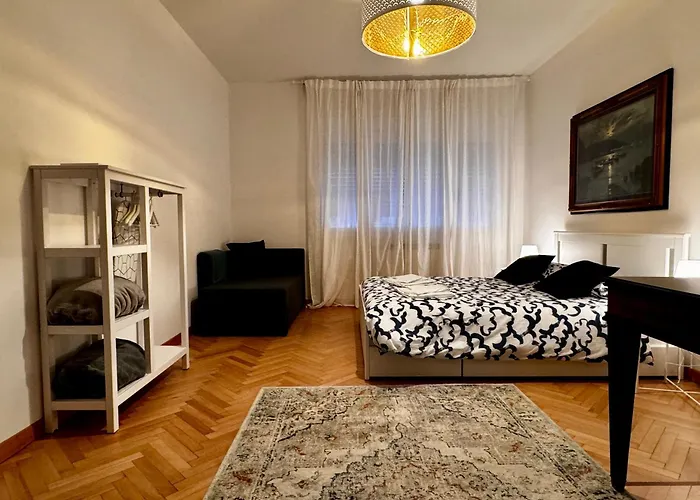 Apartment Charm & History In Trieste